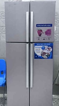 ثلاجه للبيع اسمها (الوادي)  نضيفه جداا الحجم / كبير  ( البيع لغرض السف...