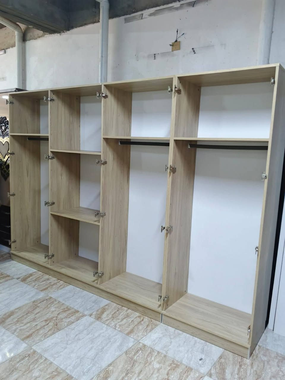 غرفة ٨ ابواب ٩ قطع 
للاستفسار ***********
