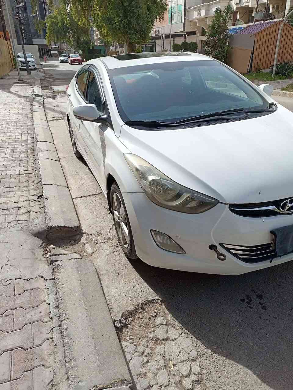 السلام عليكم 
النترا 2014 خليجي 
محرك 1800
مكفوله كبير ومحرك
مري شفط
فتحه سقف 
سيارة نظيفة 
السعر 120
تحويل ثاني يوم
العنوان بغداد الكرخ
***********
