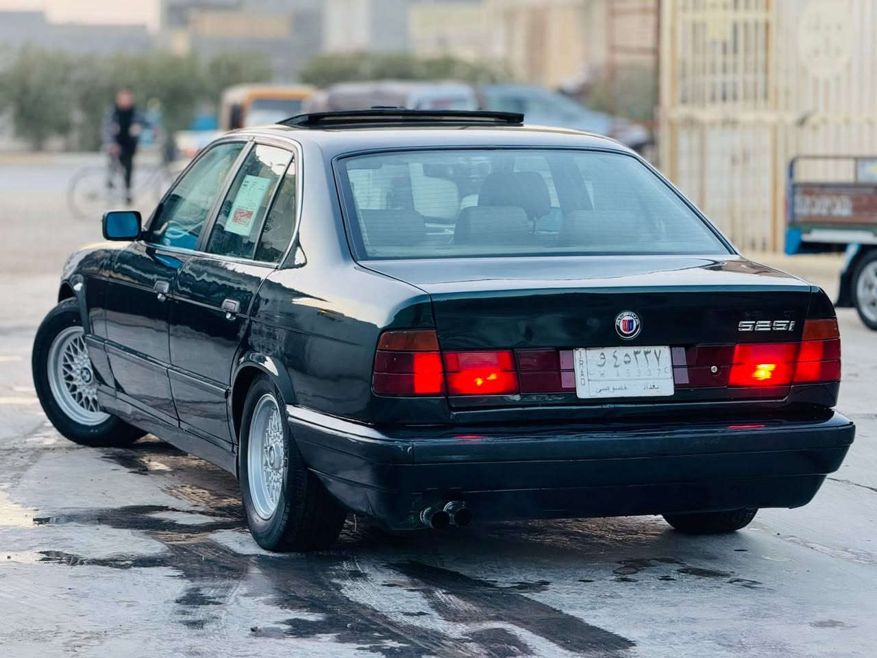 سلام عليكم للبيع BWM 525 مسكر  عدل  بجم عريض  رقم بغداد تحويل مباشر   السيارة جديدة وناعمه جدا سلايت كفاله من خياس وضربه  
    كير ومكيه وحداديه  شرط جديد تدفئة تبريد شغال كهربائيات كله شغال ع بلاد ماكو شي مايشتغل بيها       
غرفه جديده صاج ملكي   
السعر 57 وبيها مجال بسيط  
مكان السياره بابل  
‏استفسار  ***********1
