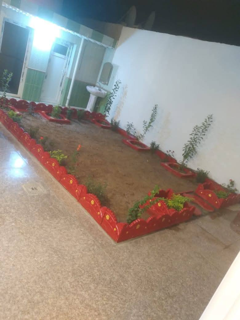 حدقجي 
تقليم أشجار 
زراعة 
تنظيف الحديقة 
عمل ديكورات حجر 
عمل مرشات ***********
*********** كربلاء
