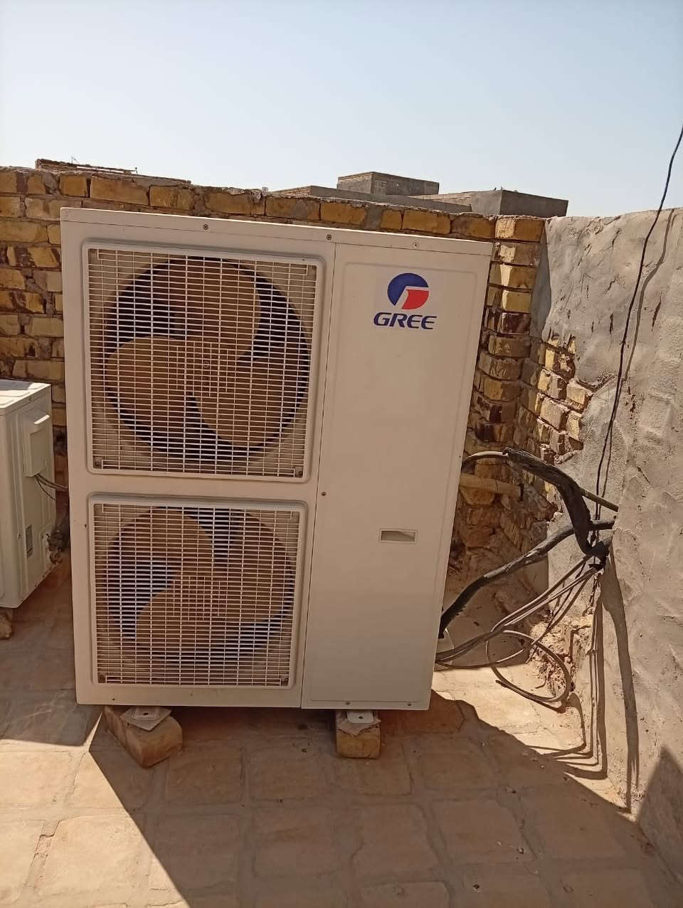 سبلت گري مستعمل للبيع ٣ طن سنگل فيز دبل مروحه استعمال قليل
***********
