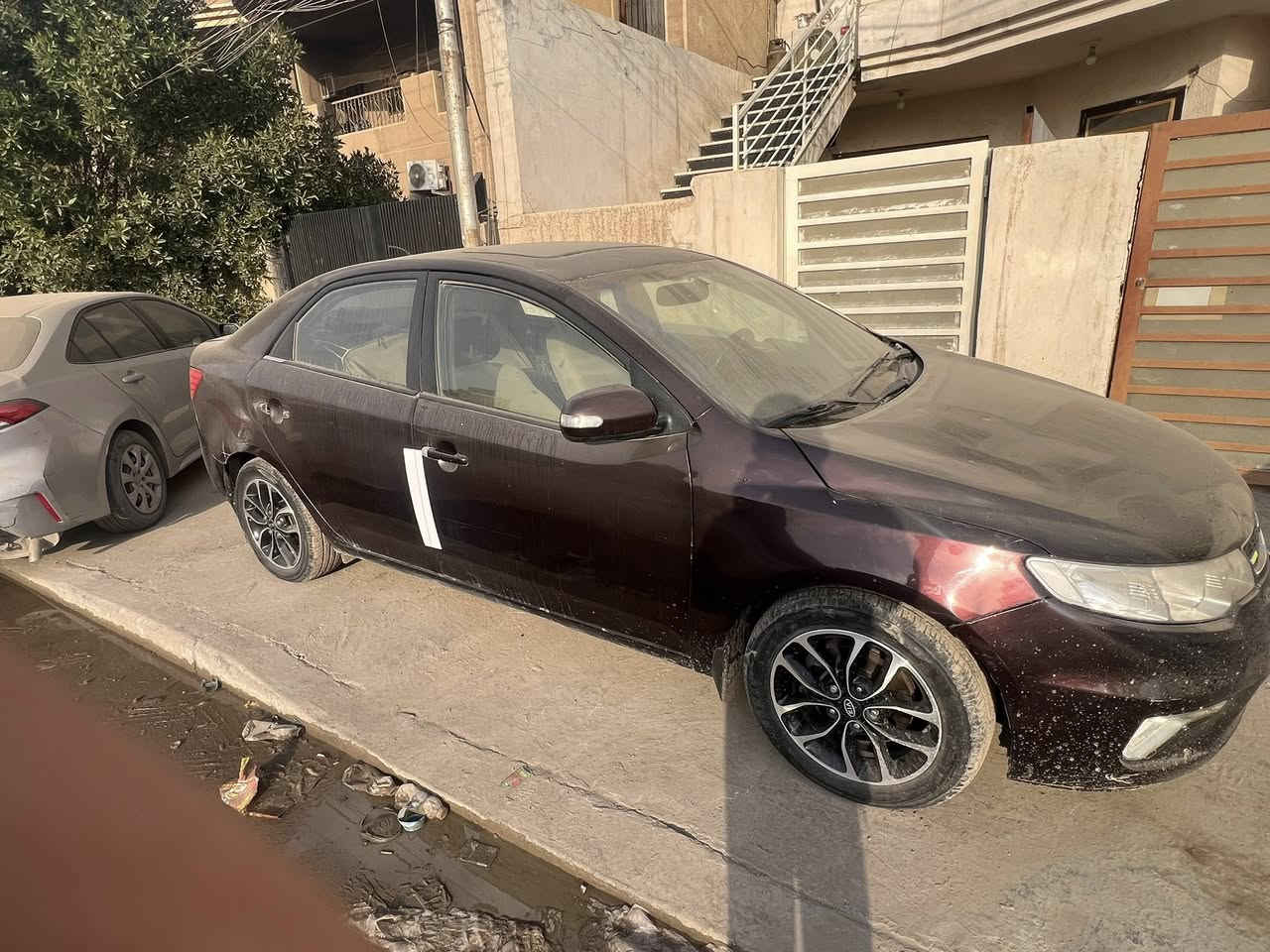 السلام عليكم سيراتو 2010 مصبوغة حزام ابيع عام محركها زين كيرها زين صدرها تعبان مشط ستيرن زين سنويتها تسقط بال 5  رقم اربيل السيار بيها تصليح بالشاصي من جوة بالصفحتين مكانها بغداد الغزالية ما متواجد عل نت صاحبها يحول ويطلب عليها ورقتين الباب الي خلف السايق عاطل الكيلون مالتة ما ينفتح ما متواجد عل نت *********** واتساب موجود السعر 70 ورقتين حك جيتك ورقتين صاحبها يطلب عليها تبقى 66  واعذروني عل اطالة
