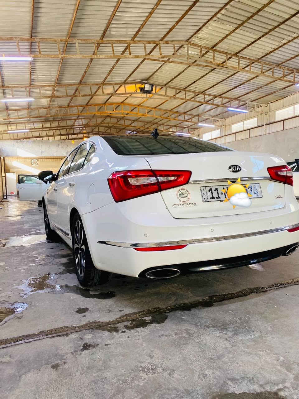 السلام عليكم كادنزا 2016  وارد امريكي محرك 3300 السيارة خير من الله مناقصها شي كير صدر محرك  موصفات sxl معروفه بالكادنزا للاستفسار  الاتصال ع الرقم *********** غير متواجد ع الفيس السعر 145 وبيها مجال بسيط .
