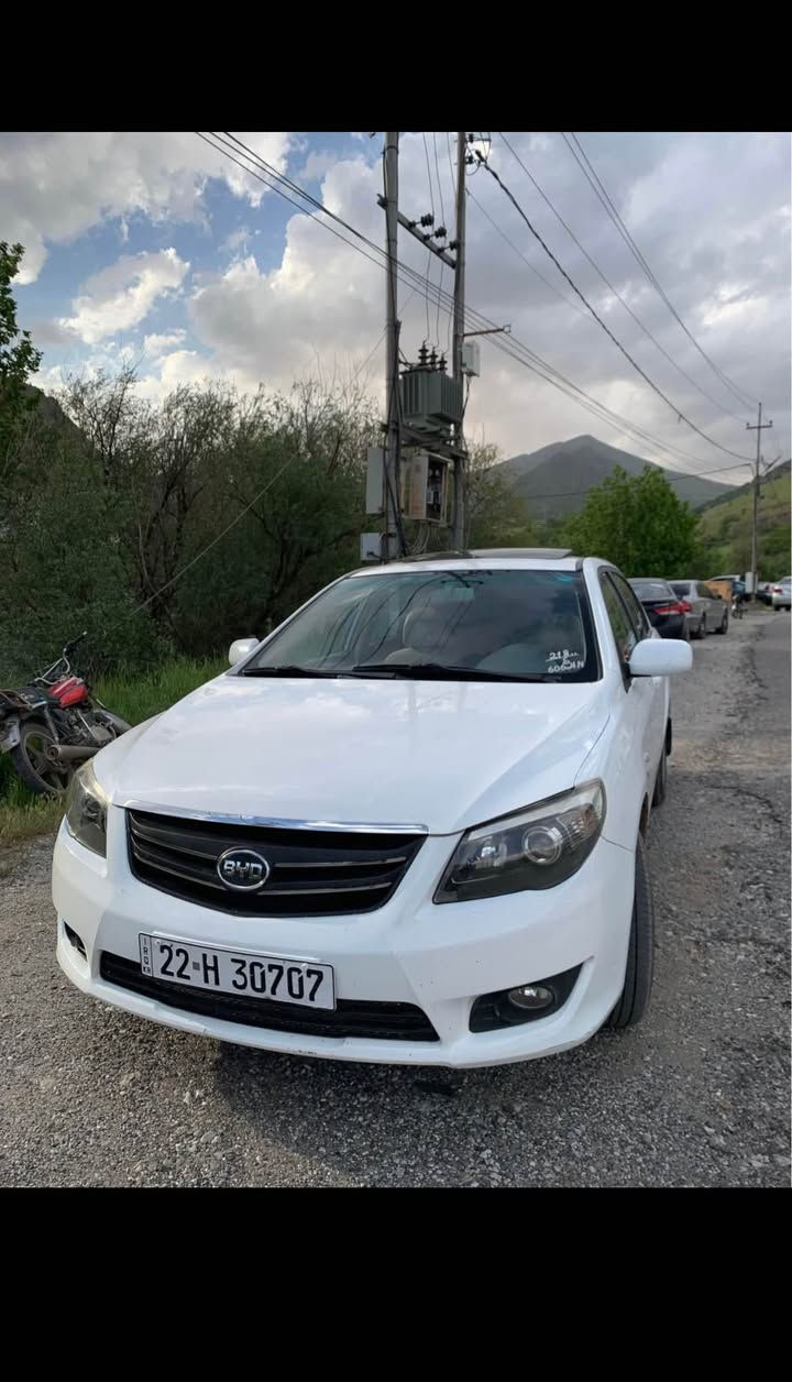 بیوایدی مۆدیل ٢٠١٤ سەیارەکە سبوغی نیە ساردەکوتی نیە هیچی نیە تەنها کەمێک تەزرەی هەیە سەیارەکە فول مواسەفاتە تەنها گێر عادیە سەیارەکە لە شەریکەوە تاکو ئێستا یێک دەستە بە ناوی خۆمە رەقەم و سەنەوی تاکو ٢٠٣٠ نوێیە 
رەقەم تەلەفۆن:***********
شوێن:سۆران
نرخ:٦٨$ سوران, أربيل
