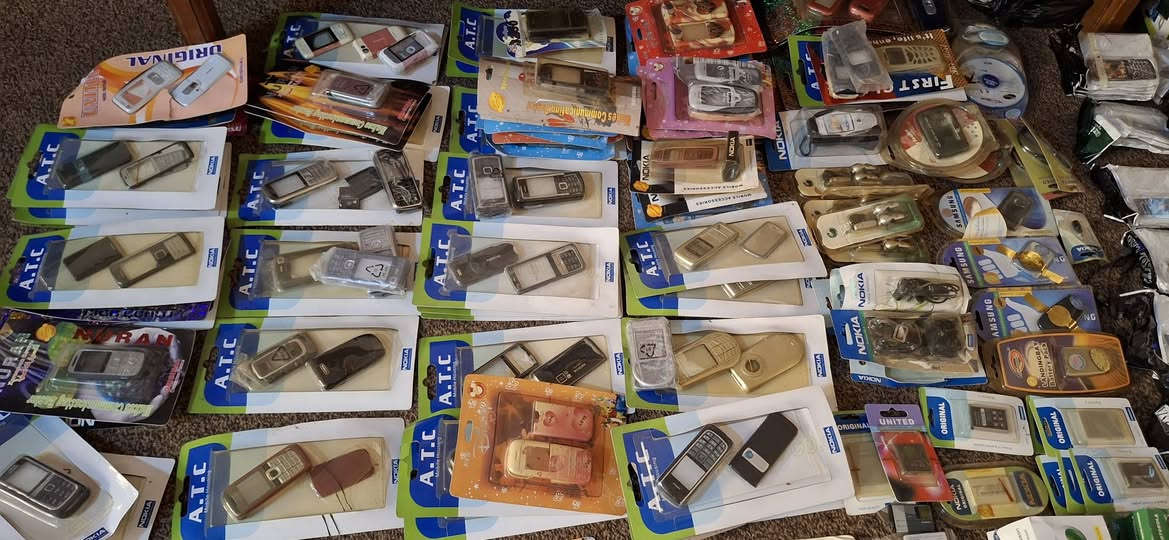 للبيع كفرات وشواحن  ومستلزمات جديدة غير مستعملة لانواع الموبايلات القديمة .. والموضحة بالصور⬇️


**إذا كنت صاحب هذا الإعلان وتريد حذفه لأي سبب، رجاءا أرسل رسالة إلى الدعم الفني**