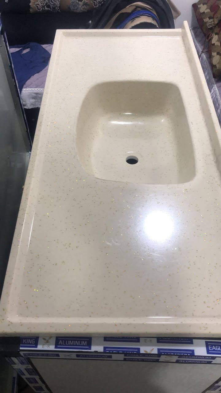 كاونتر مترين والسنك متر ونص للبيع مستعمل شي قليل جديد ونضيف سعره 275 الف العنوان تلكيف ورقم الهاتف ***********
