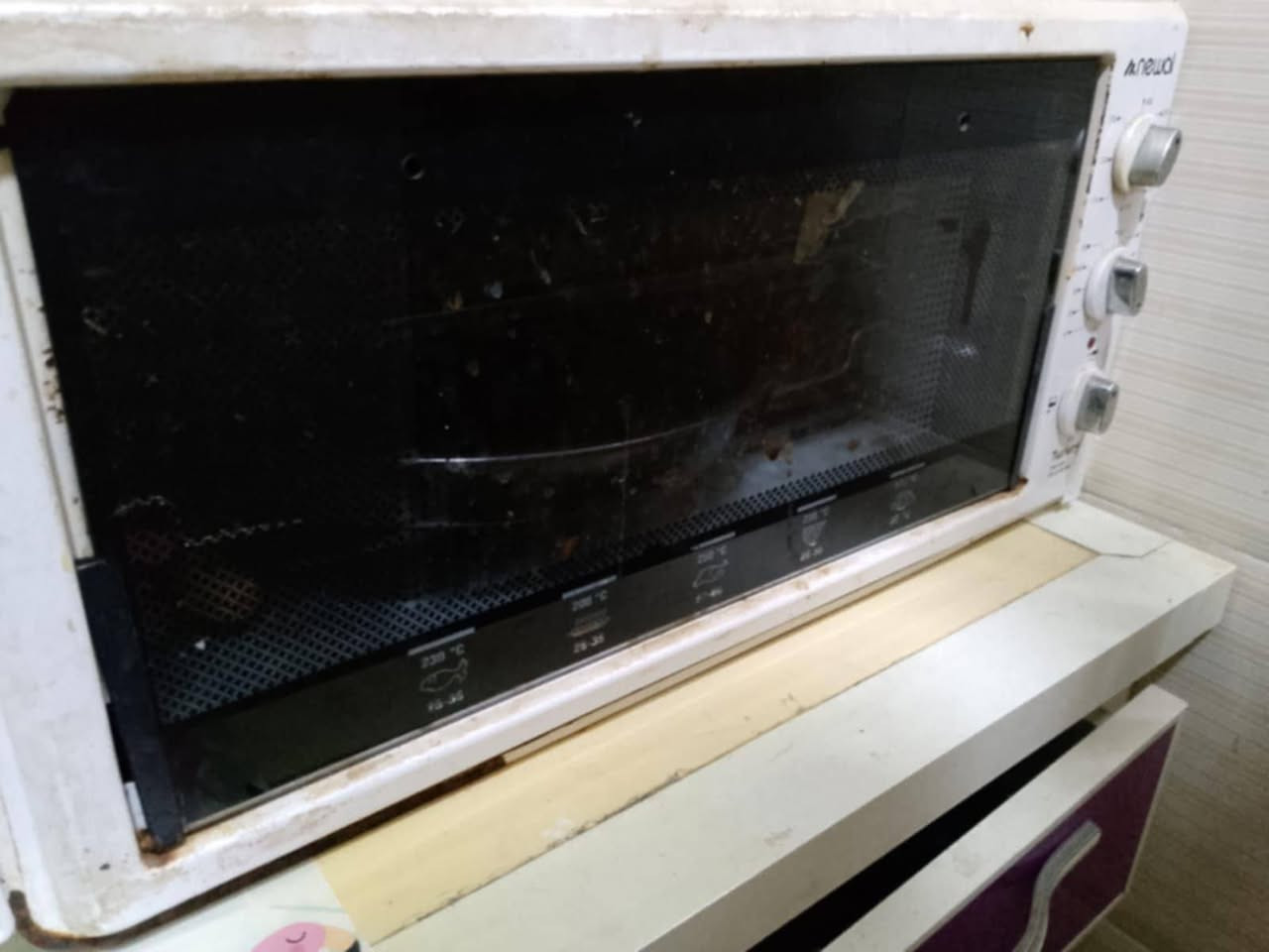 غراض للبيع ناحية العباسيه *********** اوفن ب 45 وبي مجال تنور كهربائي 25وبي مجال  الفلتر استعمال قليل ب 60وبي مجال تنور غاز ب 25 وبي مجال
