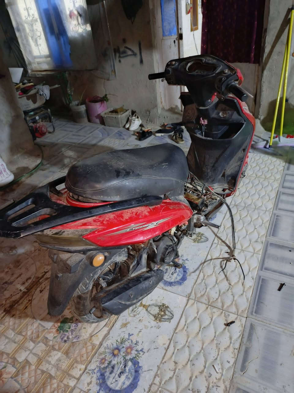 اسلام عليكم سكنس لد نثيه للبيع الدراجه متروكه فتره الدراجع تشتغل بس عوزه باتري جديد يلا تشتغل يعني ابيعلك طافيه الدراجه تحوير محرك ماكس ياباني بوشه 55شلع وا معدل فول الدراجه ما بيه تبخير السعر 250مستعجل على بيعته معتاز فلوس مكاني. كوت شارع النفط متواجد خاص وا واتس ***********
