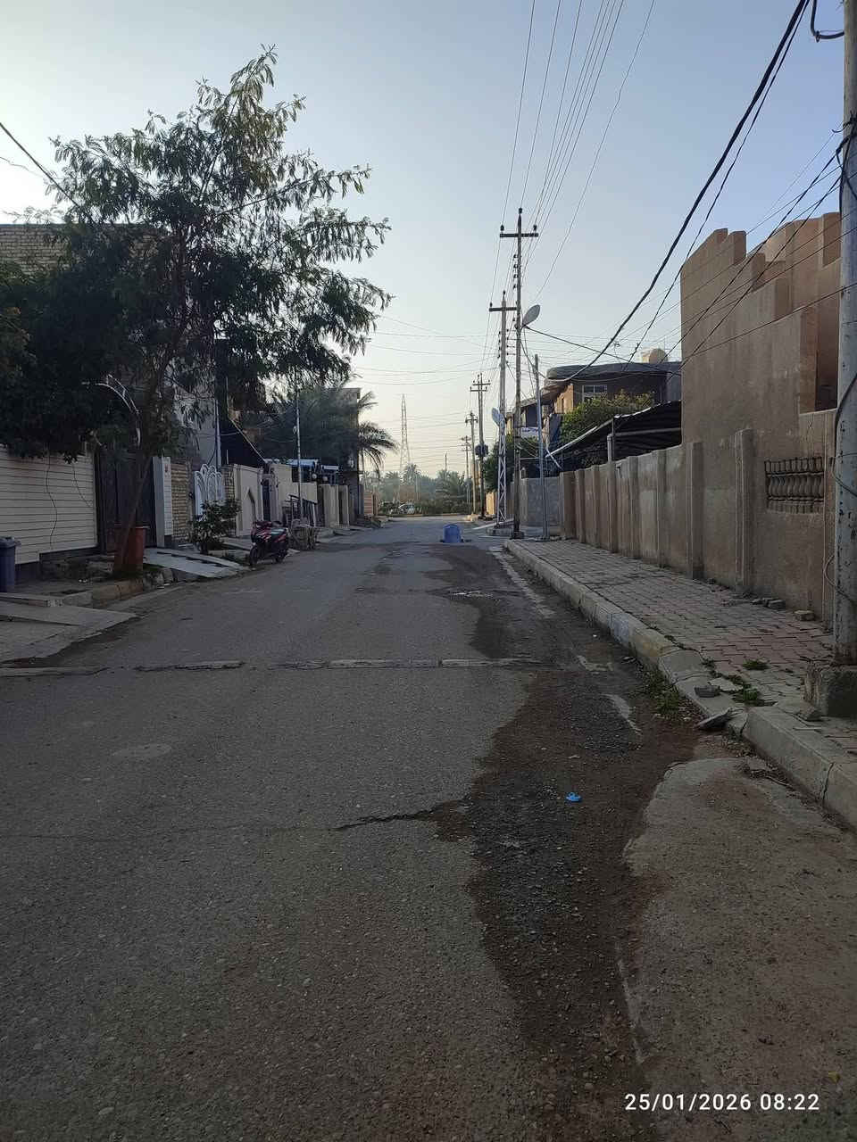 دار للبيع الموقع مميز المساحة ٦٥ واجهة ١٠ نزال ٦ونص
يحتوي على

استقبال 5×4

صاله 6×3

مطبخ 6×3

#طابق ثاني

غرفة نوم 5×4 مع حمام

غرفة اطفال 6×3

صحيات داخلي وخارجي

طرمه

الموقع/الجاهزه/دور الضباط/خلف مدرسه غيداء كمبش/نهاية الفرع الي مقابيل دار الضيافه 

الرقم/***********

او

المراسله على الخاص
