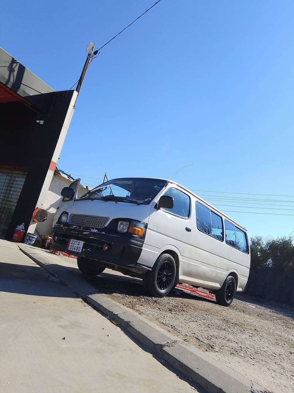 Toyota haice
سەیارەکە زۆر پاک و جوانە
مۆدێلی ٢٠٠١ و
مەکینە بەتەی گێڕ تۆماتیکە 
✅  ناوەوە پاک و ئامادەی 
رەقەم سەنەوی تازەیە
✅ هیچ کێشەیەکی نییە، تەنها سواربە و بڕۆ 
***********
