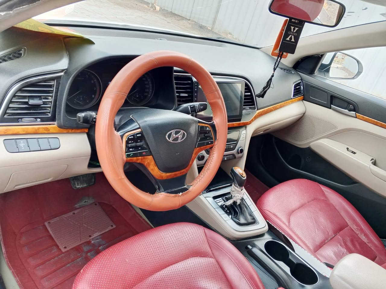 السلام عليكم
سياره للبيع نوع الانترا موديل 2018خليجي فؤؤؤل مواصفات واحد ع واحد كفاله عامه من الضريه والتبديل والصبغ المواصفات فتحه بصمه شاشه كامره دواره تحكم استيرن مري شفط اشاير مري حداديه تبريد تدفئه كفاله العنوان كربلاء السعر 153وبيه مجال بصيط حك الجيه انتصال فقط ***********
