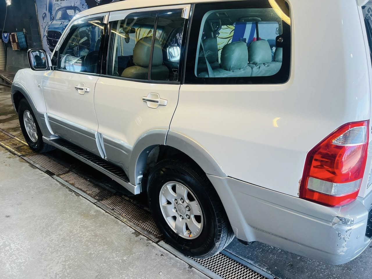 السلام عليكم
للبيع فقط 

باجيرو موديل 2006 
رقم قادسية دولي بآسمي 

كير محرك كفالة عامة
صبغ الترايش الداير فقط 
صبغ شبر جاملغ الخلفي فقط 

حدادية كفالة عامه
تبريد ثلج 
اخوان السياره بلاديه اي نقص مابيه 

السعر 105 وبيه مجال قليل للشراي 

النجف الاشرف 

‭0783 833 1901‬
