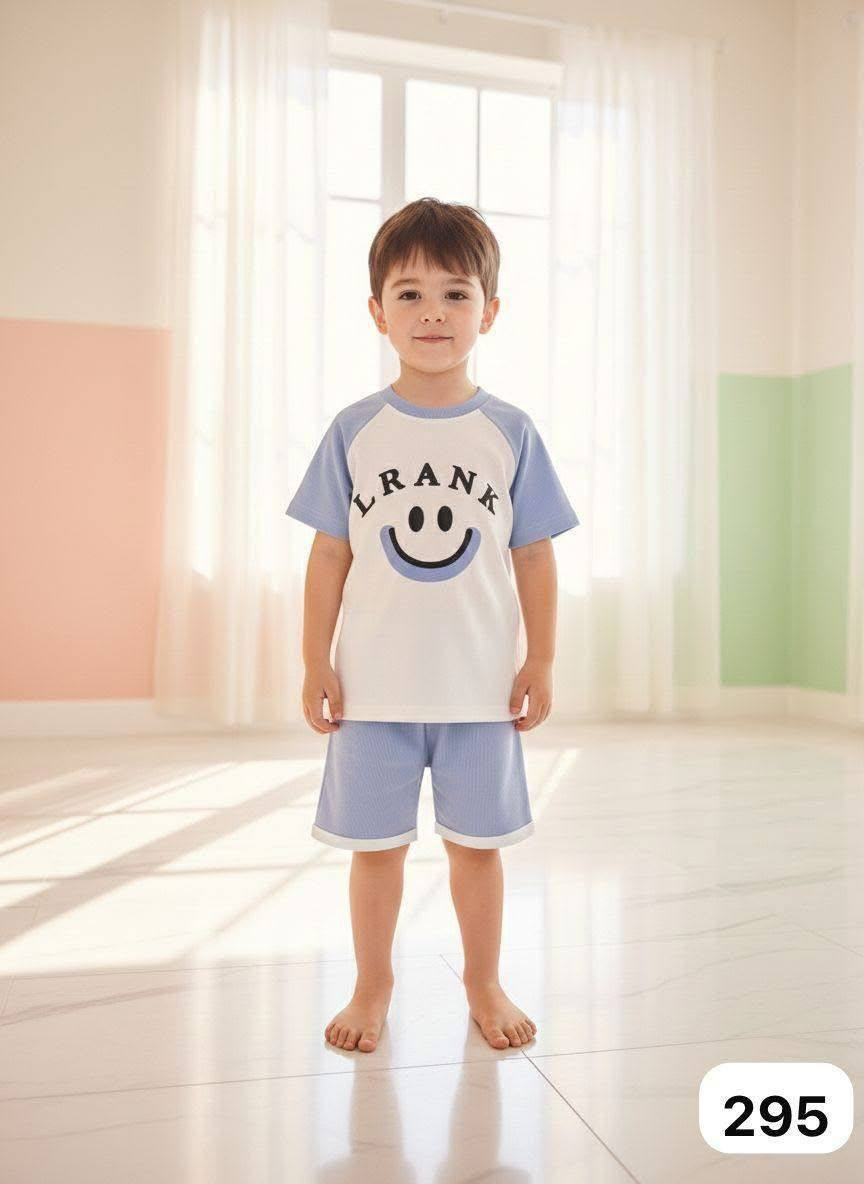 تراك ولادي 
خامية زبده 
يلبس من 1 الى 5سنة 

سعر القطعة 4الف

سعر الدرزن 35الف

نفس اصور طبق الاصل


**إذا كنت صاحب هذا الإعلان وتريد حذفه لأي سبب، رجاءا أرسل رسالة إلى الدعم الفني**