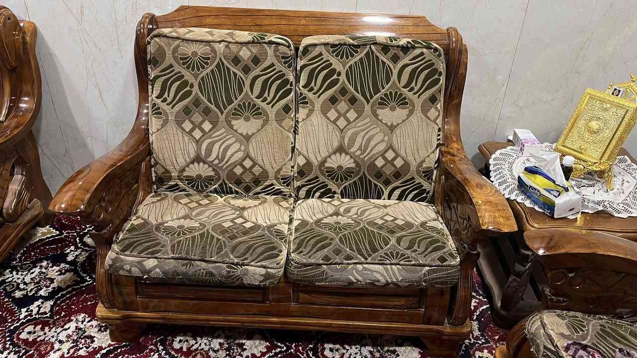 تخم 7 مقاعد مع طبلة مربع سعر 250 مستعجل على البيع وبي مجال مكاني بغداد
***********
