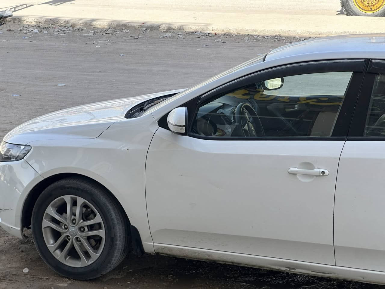 سيراتو للبيع ٢٠١٣ مكفولة 
بيها جاملغ الامامي مبدل بلادي حتى داخل مابيها 
رقم اربيل القديم بسم شركة 
زوج تاير جديد ستوني شاده سياره جاهزه ونظيفة على ايدي 
اشاير بل مري شفتات تحكم ستيرن خمسه ويل كب 

السعر ١٠٢ مع المجال 

***********
