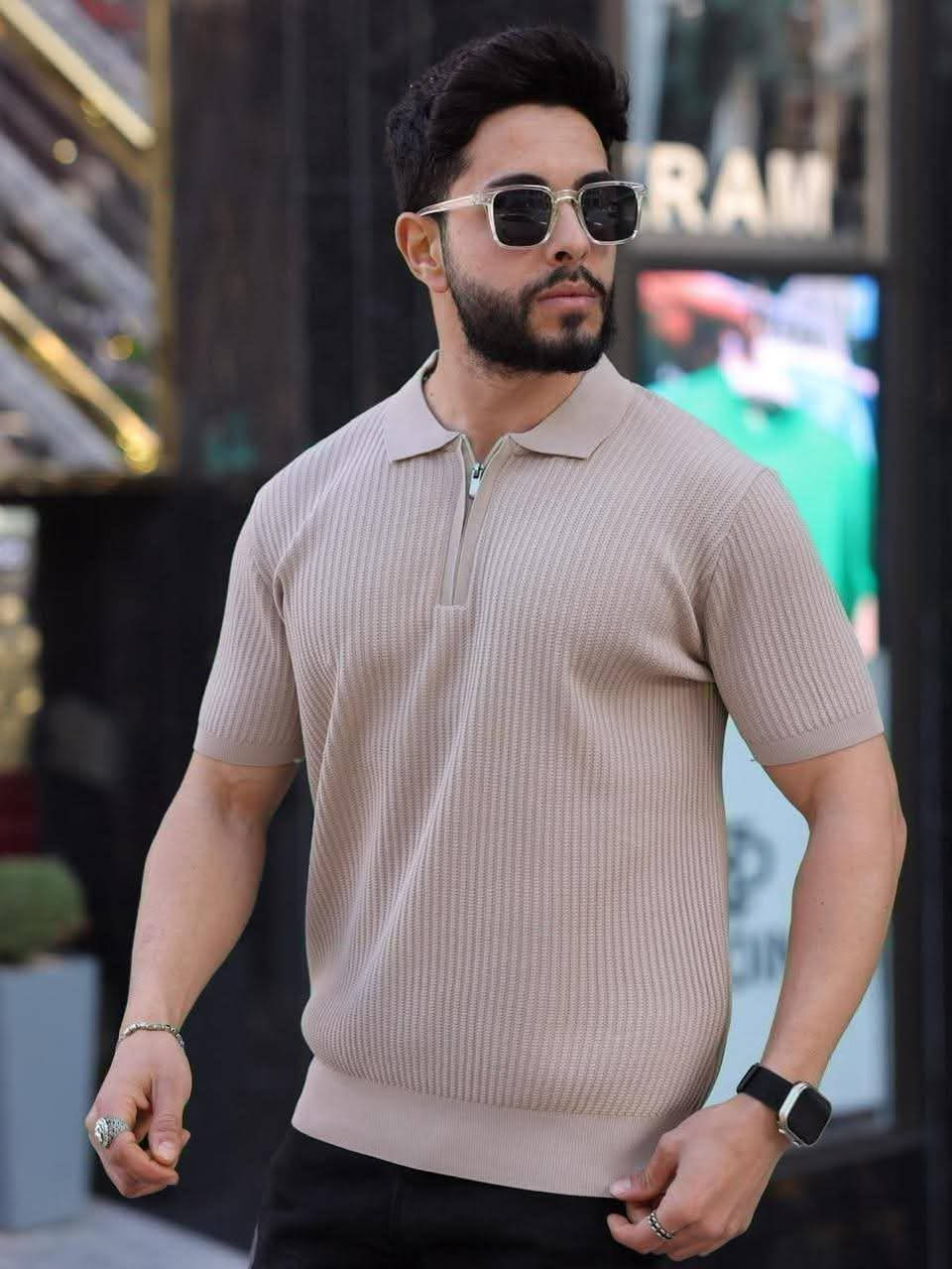 *وصلنا حديثاً ال Knitted Polo (بولو تريكو مضلع)
بالسحاب، القطعة اللي تجمع بين راحة التيشيرت وفخامة
القميص👕✨.

• الخامة: محبوك بجودة عالية مع نقشة مضلعة طولية نعطي مظهر فخم وجذاب.

• التصميم: ياقة كلاسيكية مع سحاب معدني أنيق يعوض عن الأزرار التقليدية، مع قصة (Slim Fit) تبرز الجسم
بشكل مرتب.💕

• التنسيق: يرهم جداً ك ستايل سمارت كاجوال مع نطلون قماش أو جينز غامق.🚀

كشختك ويانا دائماً تختلف.
• متوفر الآن بجميع الألوان والقياسات في المحل.
* للحجز أو الاستفسار، راسلونا على الخاص.💬

⁠#ملابس_رجالية #أزياء_شبابية #بولـو #تريكو #ستايل_رجالي #ملابس_الصيف #أناقة #أزياء #Fm_Store


**إذا كنت صاحب هذا الإعلان وتريد حذفه لأي سبب، رجاءا أرسل رسالة إلى الدعم الفني**