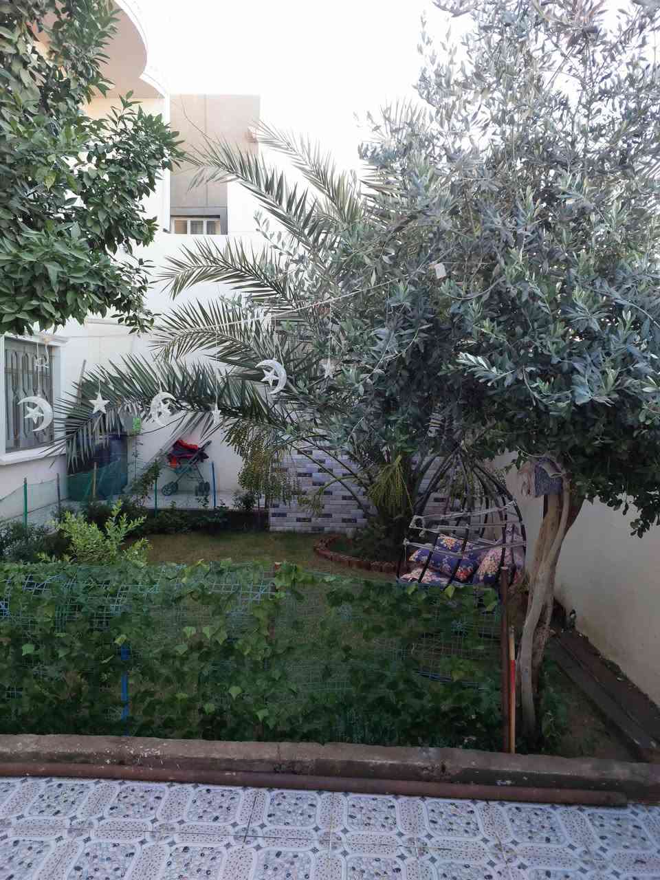 السلام عليكم /للبيع
بيت طابقين مساحة210متر موجه على حديقة 
يحتوي على ٤غرف +استقبال +صاله +مطبخ +وعدد حمام ٣
يحتوي على كراج يتحمل سيارتين 
العنوان :التاميم _حي الاكراد_قرب جامع الصالحين
نوع البناء [بلوك] 
الهاتف ***********
#التاميم
#الرمادي
