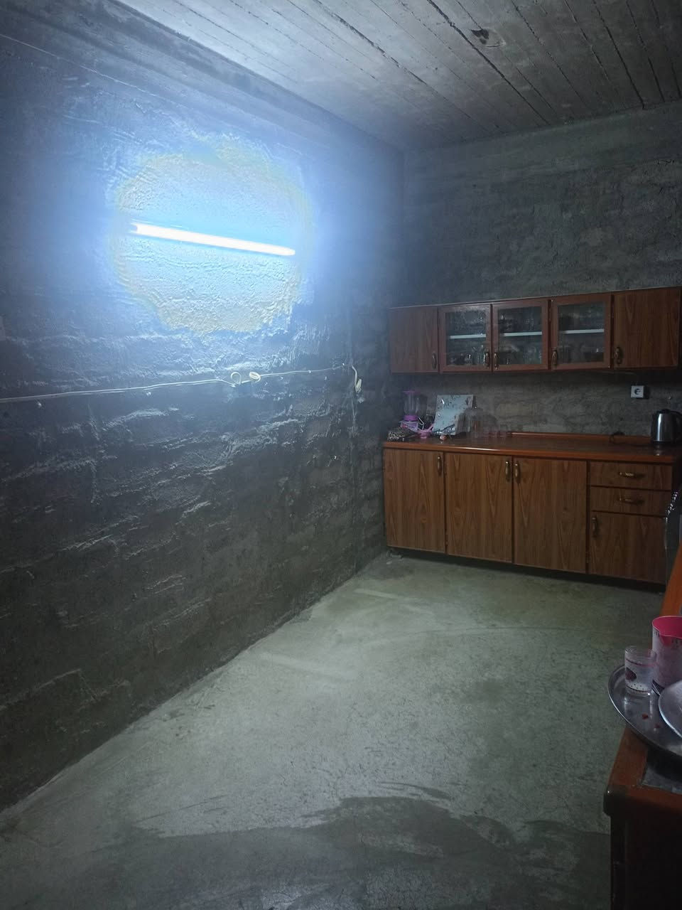 بيع مستعجل بيت هيكل للبيع في حي النهضة
المساحة 200 متر واجها 10 عمق 20 طابقين زراعه وصل بلدية خدمات ماء كهرباء وتبليط البيت يصلح للسكن كامل كهربائية ومجاري وابواب وشبابيك والطابق الثاني مصفوف كاشي 
الطابق الاول يحتوي على استقبال 5×4 ومطبخ 5×4 وهول 4×4 وغرفه نوم 3×4 وغرفة نوم 6×3.5 وحمام 3×3 وترك مربع 1×1 وترك ثاني متر حول البيت ومخزن 3×4 ودكان ودرج  خارجي 
الطابق الثاني يحتوي على غرفة نوم 5×4 و عرفة نوم 4×5 وغرفة نوم 6×4 وحمام 3×3 وهول 4×6 ومطبخ 3×3 و بيتونه 4×3 ودرج على البيتونه والسعر 78 وبي مجال  الاستفسار الاتصال على الرقم ***********
