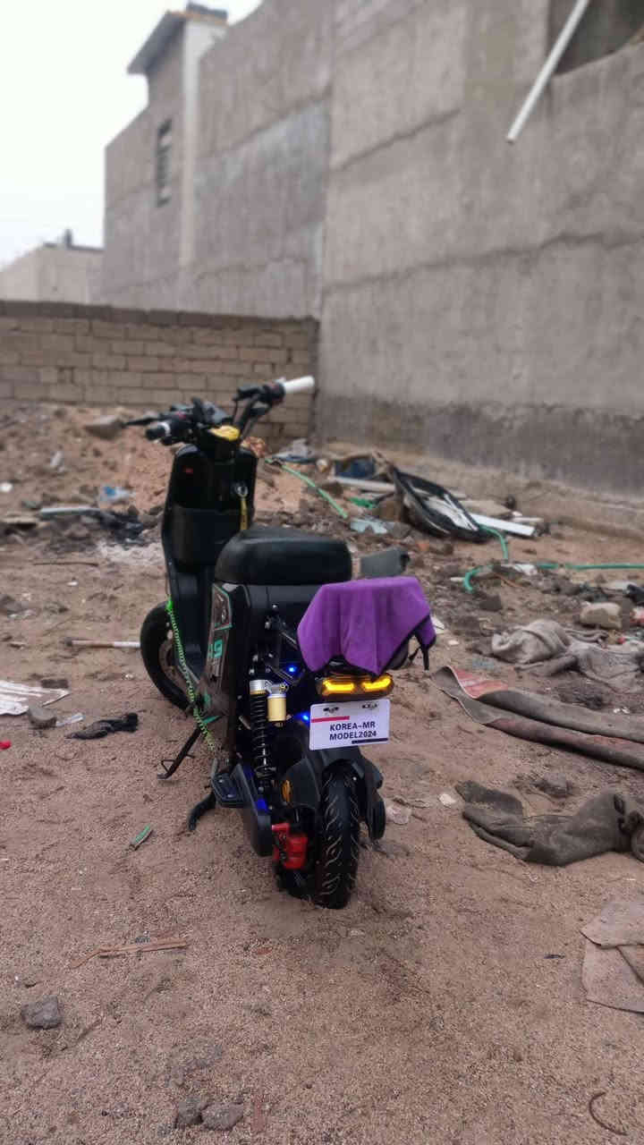 سلام عليكم ورحمه الله وبركاته عمي دراجه R9دراجه نضيفه وجهازه من كل شي شاحنه مرايات مسجل بلوتوث بطاريات بعدههن بل جيس اقسم بالله باتري ابو الفسفوره الون الاحمر...وبيها خدشات قايله بل كفرات يعني صبغ بلف بس ولله الدراجه جاهزه من كل شي ..سعر الدراجه..500. وبيها مجال الطيب....الرقم *********** العنوان بصره زبير الشعيبه محطه القطار
