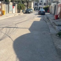 دار للبيع الشعب حي البساتين المساحه 100متر طابقين كامل يحتاجله بعض الت...