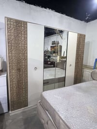 غرفة تركية نضيفه كلش كنتور وجربايه وكومديات وميز تواليت وشازلونه نضاف ...