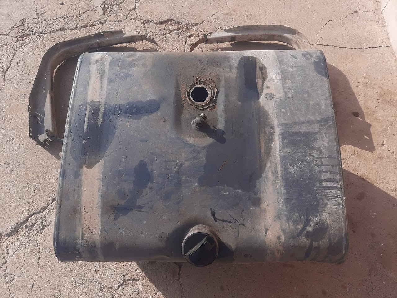 للبيع ٣٠٠لتر {فافون بومه
كامل هوة والقواعد
السعر ٢٥٠وبي مجال
للأستفسار الأتصال ........
***********
***********
