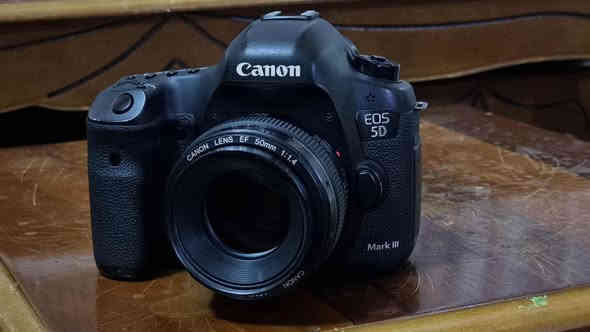 كانون 5D مارك3 وياهه عدسه 50m فتحه1/4
الملحقات
بطاريا حزام كارتون شاحنه 
بغداد الحسينيه 
***********
