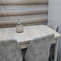 ميز طعام مع 6  كراسي سعره 170 وبي مجال 07715871808