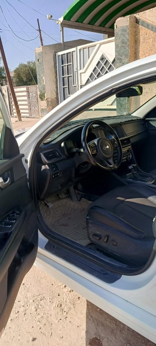 السلام عليكم
السعر 130 وبيها مجال 
كيا اوبتما 2018
وارد امريكي 
محرك 2400 بحاله ممتازه
حادثها خلفي بأمريكا 
وبيها بالعراق صبغ 
نص موصفات
0781 558 0980
