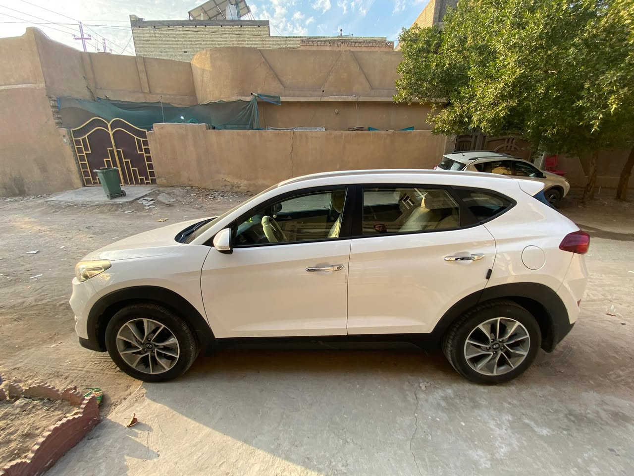 سلام عليكم توسان 2018
خليجي السياره كفاله عامه من التبديل والصبغ 
ماشيه 151 كيلو
رقم اربيل بأسمي
مكانها كربلاء
السعر 185 قابل للتفاوض
***********
***********
