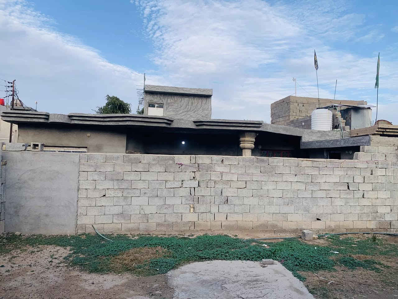 السلام عليكم
دار للبيع في منطقة 24ابوعظام مدخل شارع السودان 
مساحتها 210 متر 
طابو سند 25
متوفر خدمات 
***********
