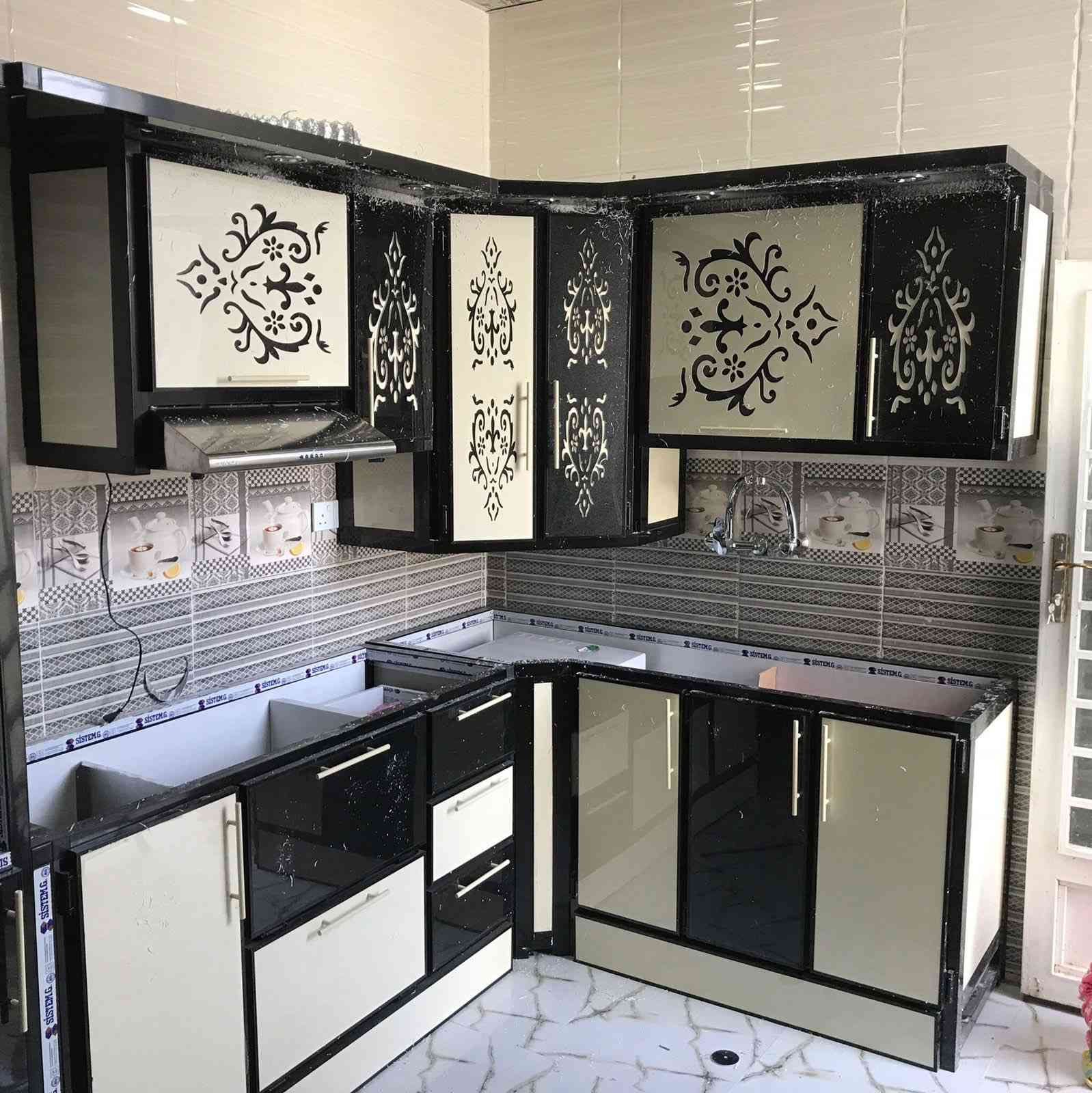 لأن مطبخكِ هو قلب البيت النابض ✨
نحن لا نصمم مجرد خزائن، بل نصنع مساحة تلهمكِ كل يوم. نجمع بين دقة الاستغلال للمساحات الصغيرة، وبين الفخامة التي تليق بذوقك الرفيع. خطوط انسيابية، خامات مقاومة، وتشطيبات عالمية تضمن لكِ الجمال والاستدامة.

💰 سعر الكاونتر 150الف  للمتر
المتر المرمر. الصناعي 75 الف 
‎سعر المتر المرمر الطبيعي125 الف

‎🚫 ملاحظة: السعر مع  نقل وتركيب.

‎📍 العنوان: كربلاء_البوبيات .

‎📞 للحجز والاستفسار (واتساب): 
0770 267 9966

‎✅ جودة عالية
‎✅ شغل مرتب ومضمون
‎✅ مناسب للبيوت والمشاريع
‎لا تفوّت الفرصة...

ديكور #مطابخ #تصميم_داخلي #عراقة #تحديث_بيت
