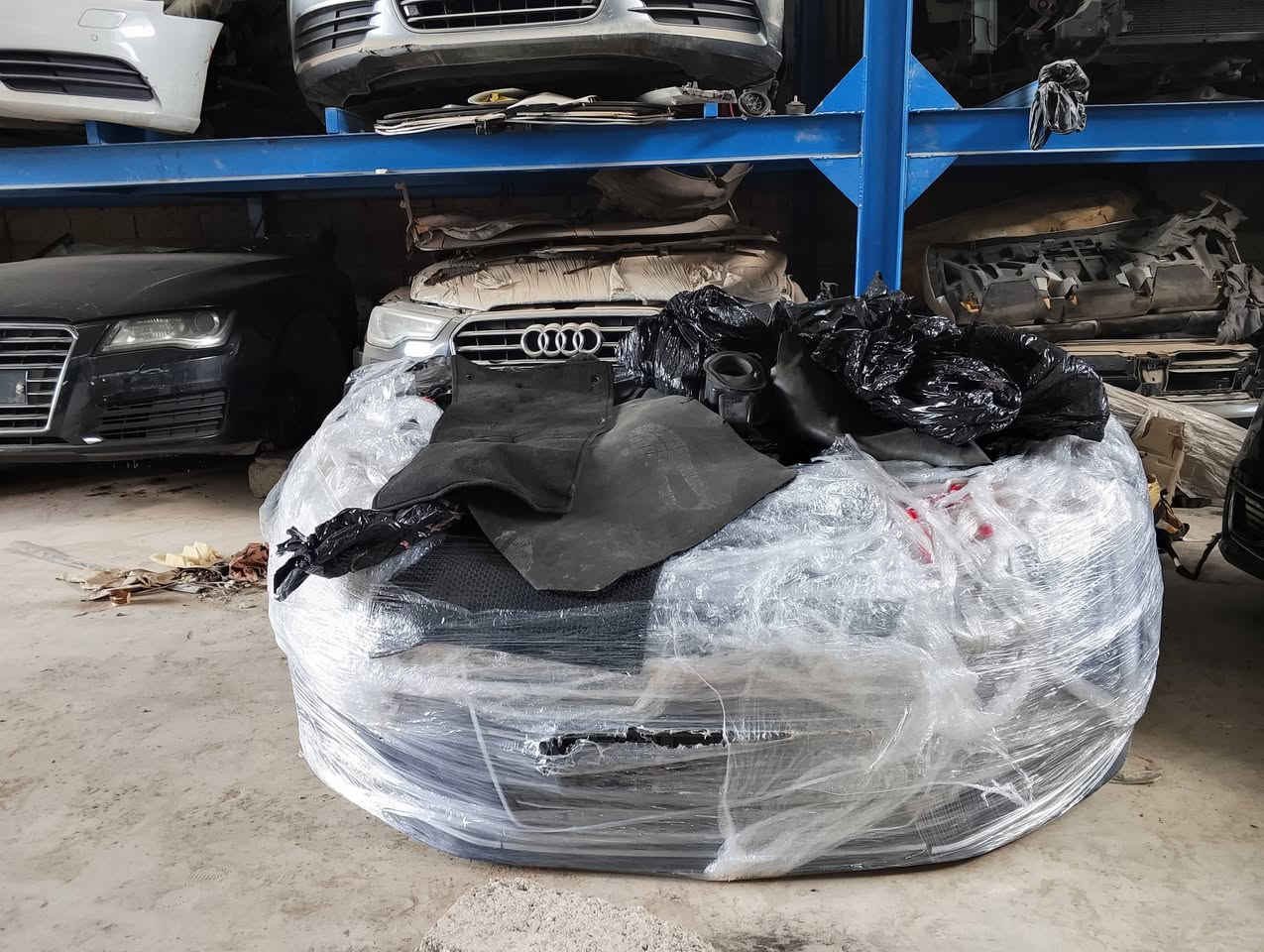 السلام عليكم من كراج المتوكل للبيع السيارات الالماني الحديث اودي جيتا باسات كولف تم  وصول بضاعة جديد اودي A6 2016 العنوان موصل مجمع اسود الرافدين للاتصال على الرقم التالي *********** ابو عبدالله
