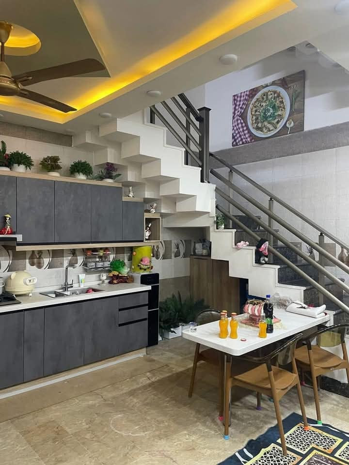 دار للبيع
المساحه ١٠٠متر
الابعاد ٥في ٢٠ متر
الموقع البنوك مربع الكنيسه
فرع ١٥متر ورصيف٤متر
يحتوي على
٣غرف نوم
استقبال ومطبخ حار بارد
صاله كبيره
خدمات طابقين
واجه مرمر ارضيات مرمر
بناءحديث درجه اولى
للإستفسار
***********
***********
شركه كل العرب للتسويق العقاري
البنوك شارع الكنيسه مجاور روضه البنوك الاهليه
نستقبل جميع عروضاتكم السكنية والتجارية
