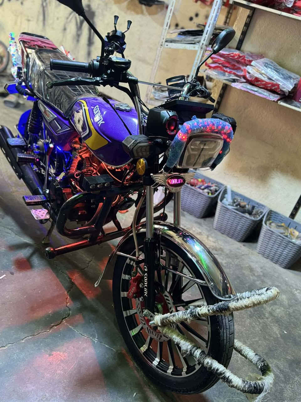 سلام عليكم دراجة 25 محرك 200 زنجيل مفوله كماليات نشاط خير من الله للبيع الي مو شراي لا يتعبني ***********
