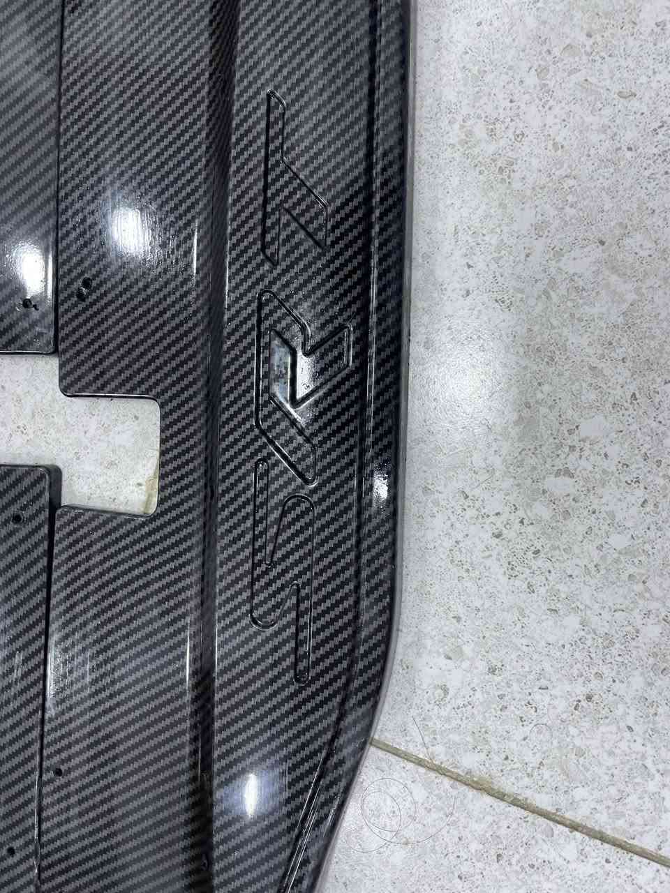 السلام عليكم  
دفيورز خلفي جارجر 15 وفوك اسود لامع و دوسات جانبيه كاربون فايبر SRT ب65 
 ‬***********
