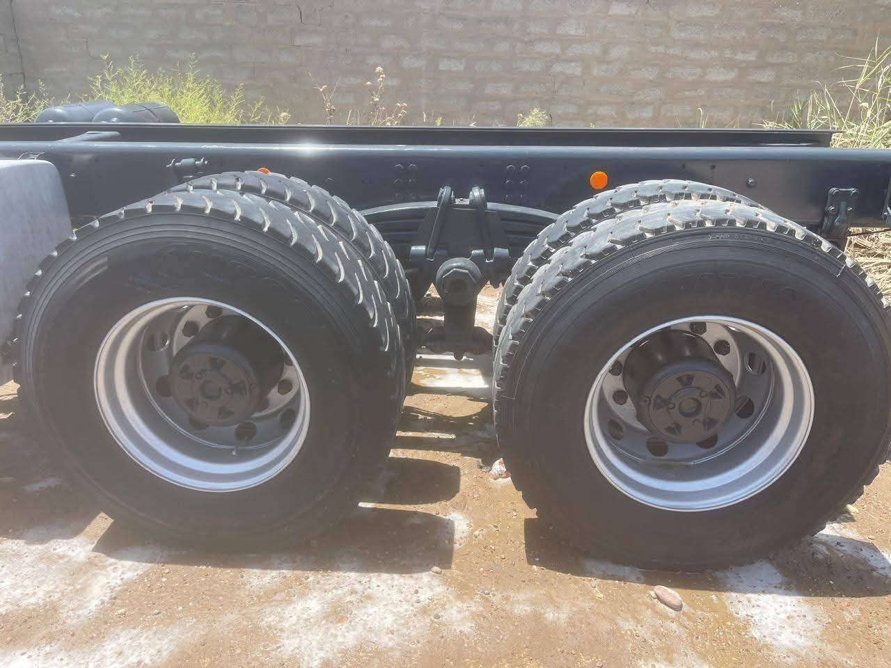 السلام عليكم سكانيا للبيع الموديل 2010 قمارة وربع كير 3* 3 مكينة 6اربع خطوط مجموعة ورده للاتصال ***********
