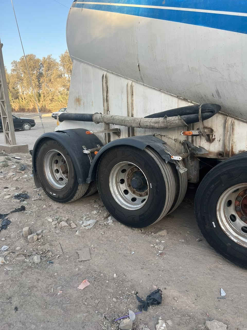 السلام عليكم سايلو تركي تخم تاير 11 ضاقطه ام طير دويز 3 بستم يحمل 43 طن يرهم مراوس ب كلر هذا رقم ايعجبه يتصل ‭***********‬
