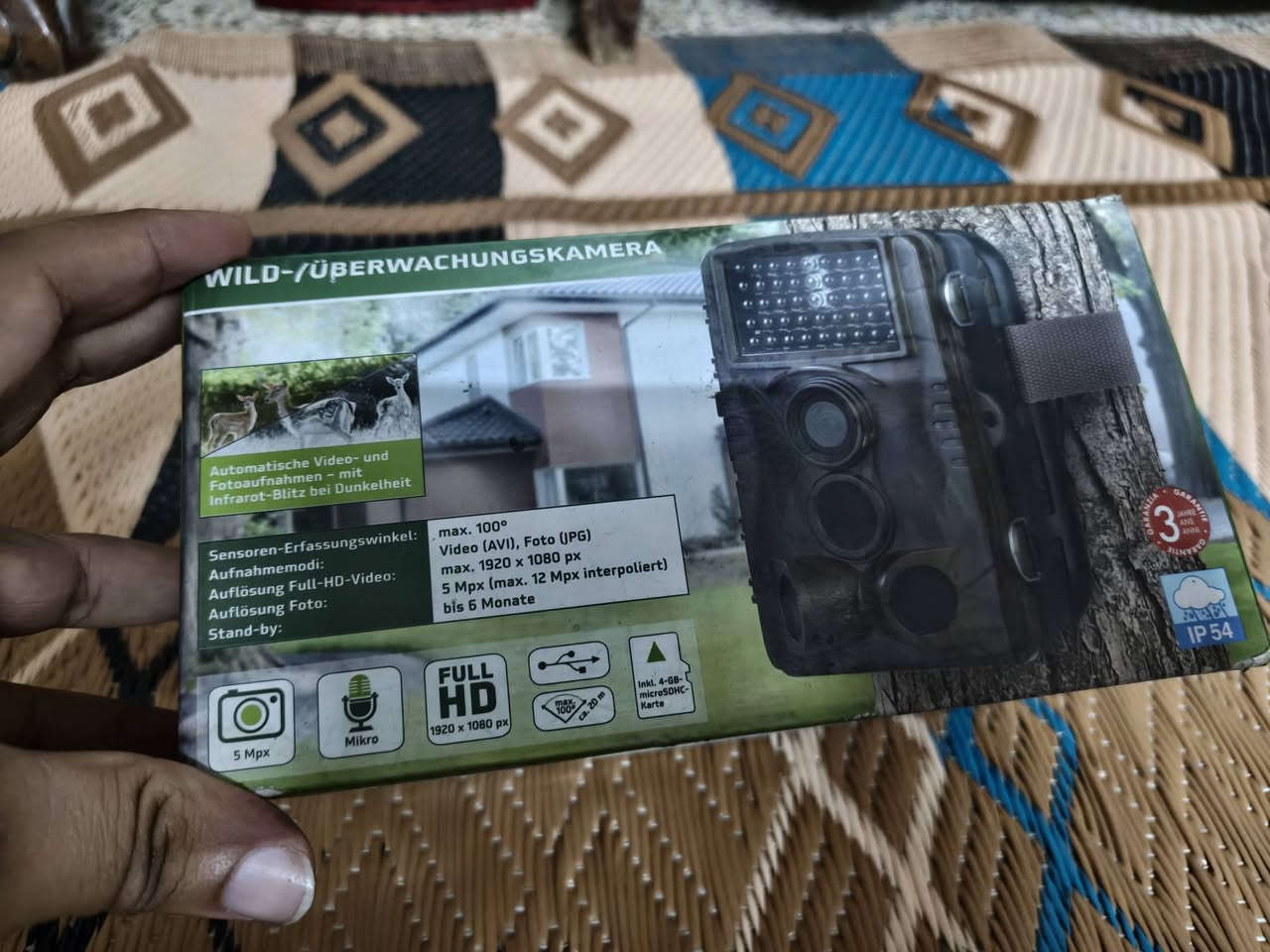 الحل الأمثل لمراقبة (البستان، المزرعة، الكراج، أو باب البيت) بدون الحاجة لكهرباء أو وايرات معقدة. كاميرا (Wild Camera) ألمانية أصلية وبحالة ممتازة.
المميزات اللي تخليها اختيارك الأول:
​✅ لاسلكية بالكامل: تشتغل بالبطاريات وتطول وياك فترة طويلة.
​✅ حساس حركة: تبدي تصوّر تلقائياً بس من يمر أحد كدامها (ذكاء عالي).
​✅ تصوير ليلي/نهاري: وضوح تام Full HD حتى بالظلمة القوية.
​✅ مخفية: فلاش الرؤية الليلية ميبين (إنفراريد) حتى محد ينتبه عليها.
​✅ مقاومة للظروف: تتحمل الحر والمطر، شدها وعوفها.
​💰 السعر: 30 ألف دينار (وبيه مجال طيب للشراي).
📍 المكان: بغداد - مدينة الصدر - شارع الفلاح - قطاع 40.
📞 للتواصل: ***********
