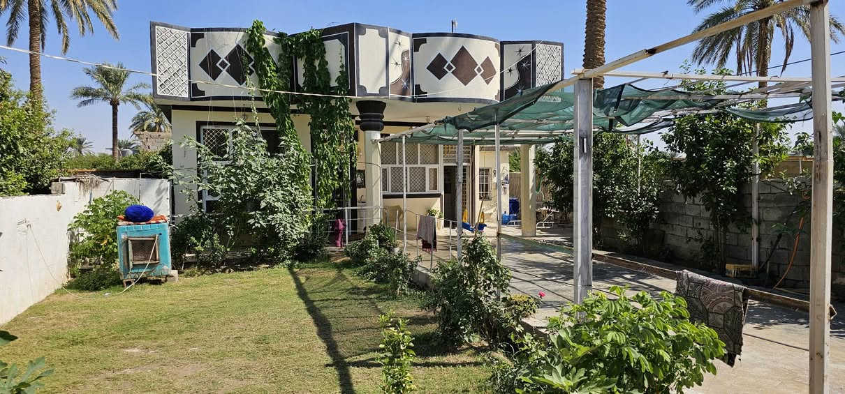 يا الله سلام عليكم دار للبيع بناء جديد كامل خدمات الهارونيه قرية صخر  للبيع يتكون من ستقبال مطبخ حار +بارد +صاله +غرف نوم 2 +صحيات داخليه +خارجيه  +طرمه خلف الدار المساحه الكليه 360 اني مكلف بل نشر 
 للستفسار الاتصال على
 الرقم ***********
الرقم ***********
متواجد عل نت 👆
