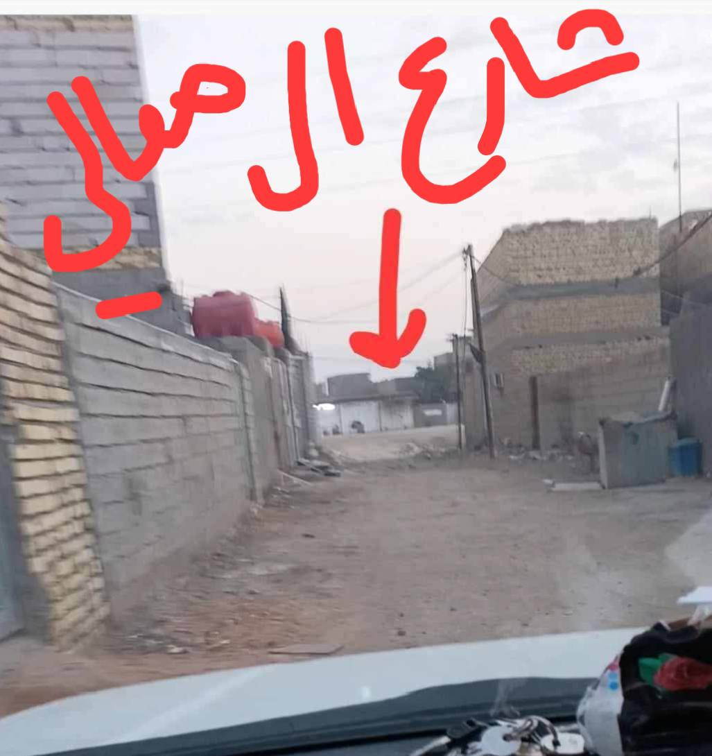 السلام عليكم 
عندي قطعه مسيجه بيها غرفه هيكل  المساحه ٢٥٠ متر 
تبعد عن الشارع العام المعالي ١٠٠ متر
مخدومه ماء كهرباء السعر مناسب
***********
