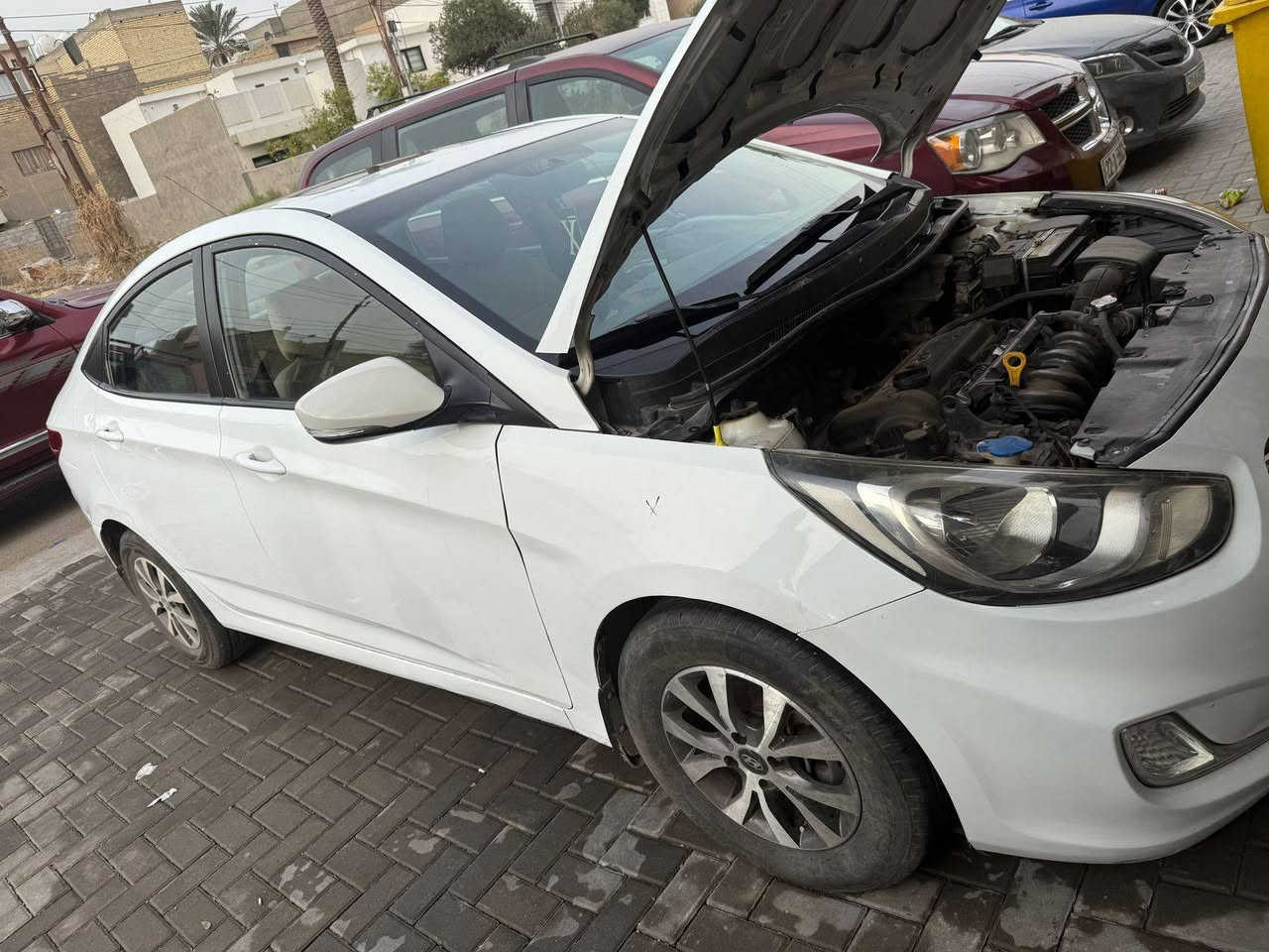 السلام عليكم 
اكسنت موديل 16 خليجي رقم بغداد انكليزي . محرك 1600 . السيارة نضيفه  مواصفاتها معروفه وشادلها شاشه وكامرة السيارة بيها ٣ قطع صبغ فقط بدون دواخل السعر ٩٥ مكاني البلديات للاستفسار ***********
