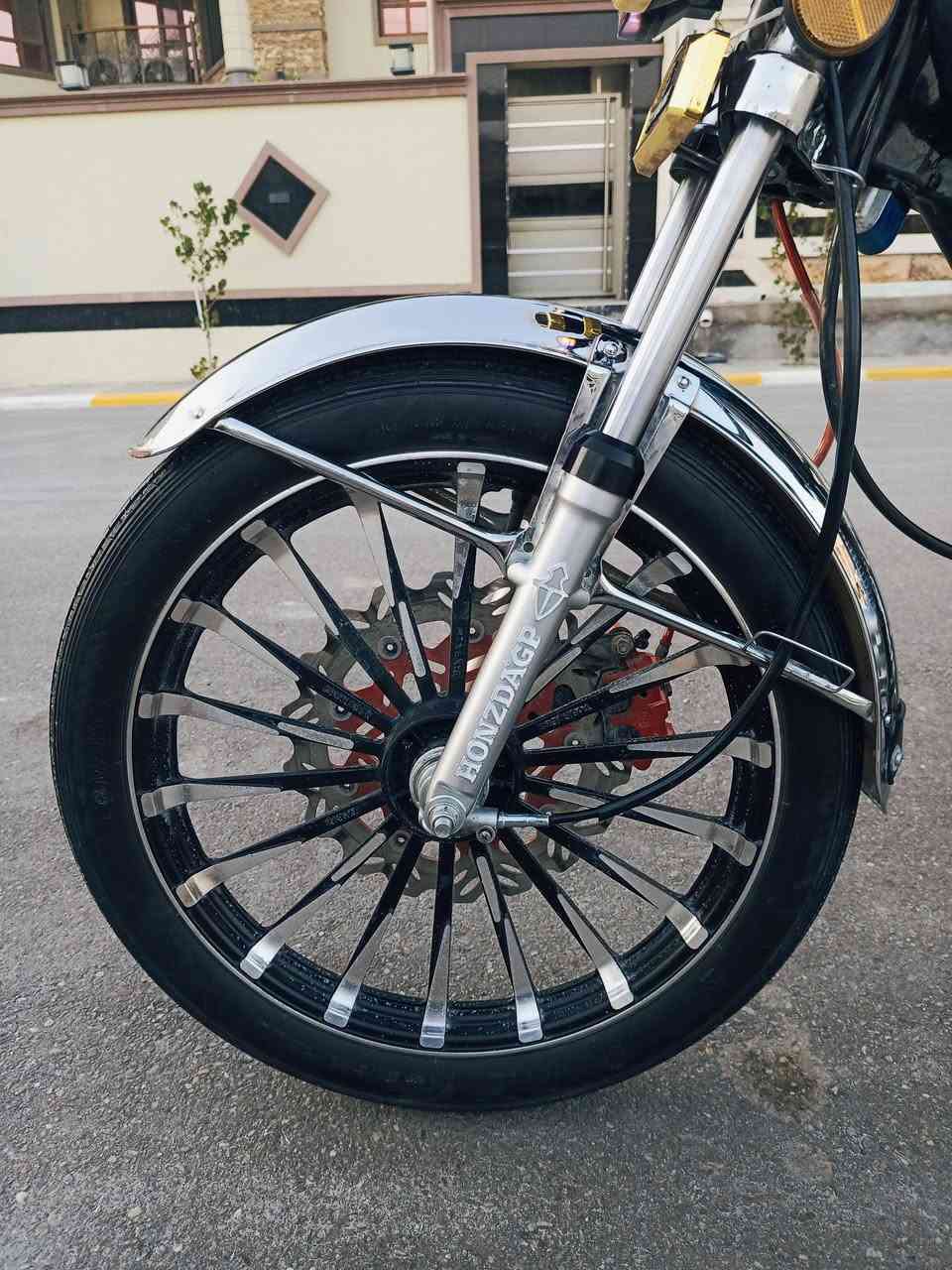 ياألله🤍🤲
السلام عليكم ورحمه الله وبركاته 
 ايراني سيفان ابو ختم اصلي للبيع نضافة كدام عينك
لون  مميز اسود🖤
 تشغيل ثلاث انضمه سويج+بصمه عن بعد+بصمه اصبح
 محرك(150)حقيقي 
موديل(2025)زيرو على وضع الشركة
  صالنه كاتم🥰🤩
للاستفسار...***********
مكاني🏠.الفلوجه/معلمين الثانيه•••••
