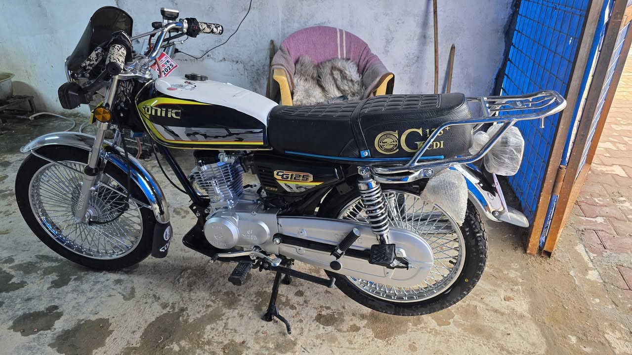 سولنك موديل ٢٤ ماشي ٢٠٠٠ ماصار شهر من مشدود ٤ كير يرهم بيع ويرهم مراوس
الماطور بعده عله وضع الشركه اسبانه ماممدوده علي 
ويا ٣ سويجات واوراق كامله 
واي استفسار هاذا رقمي ***********
