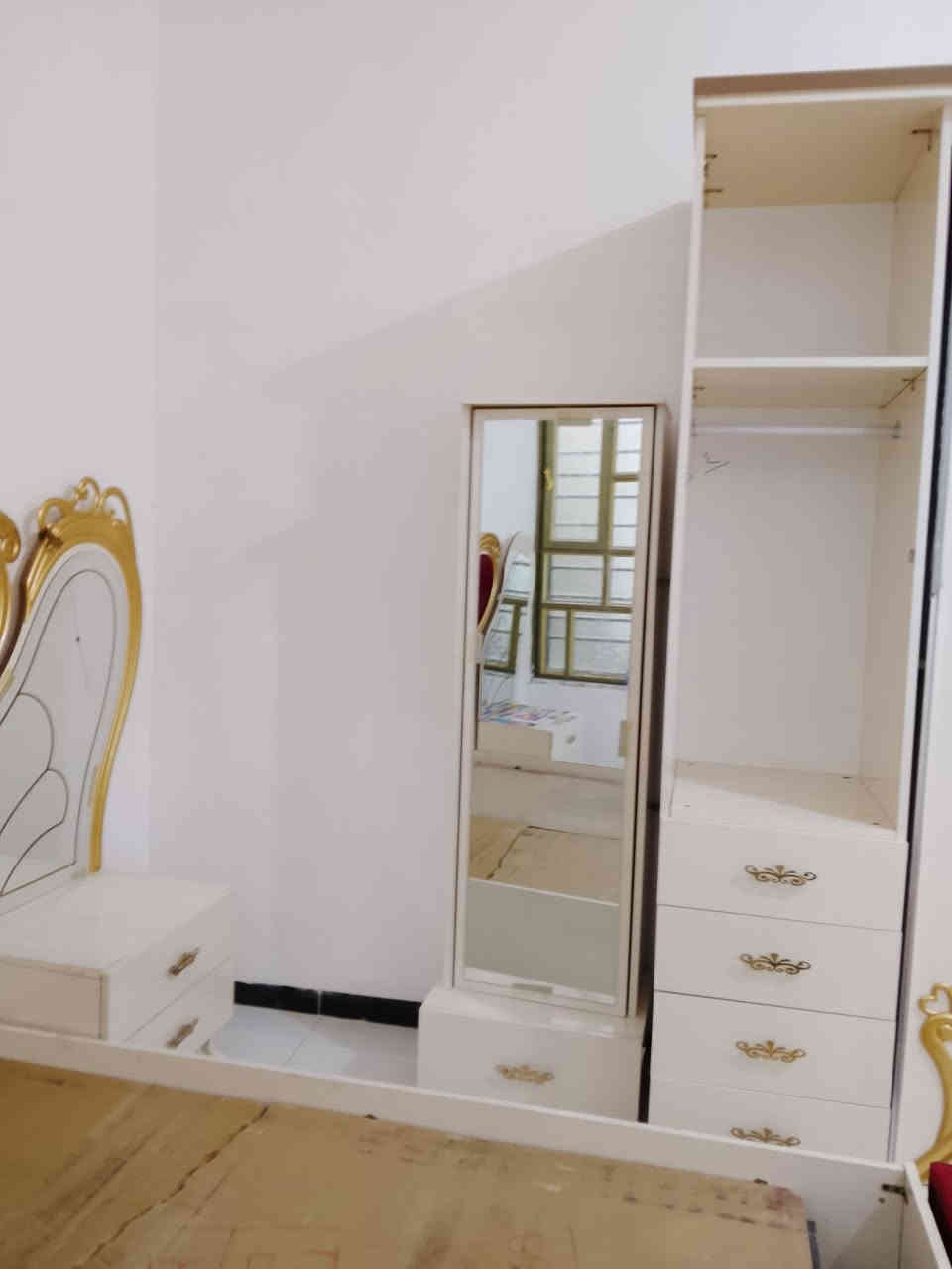 السعر 300 بيه مجال
التواصل *********** 
الرمادي التاميم
