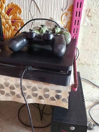 بلي 4مع جهاز يو بي اس مع ملحقاته بيه 14لعبه السعر 240وبيه مجال قليل 07...