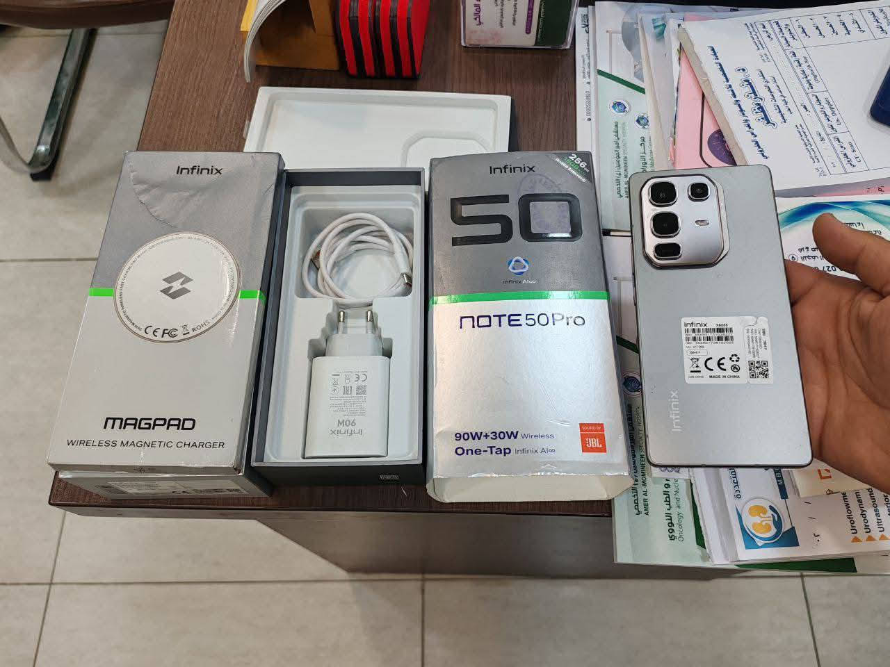 موبايل انفنكس نوت 50 برو ذاكرته 256 والعشوائيه 16 يدعم الشحن 90 واط وشحن لاسلكي 33واط غراضه كامله نظيف كلش ومكفول من كلشي مكاني نجف رقمي *********** سعره 265 الف
