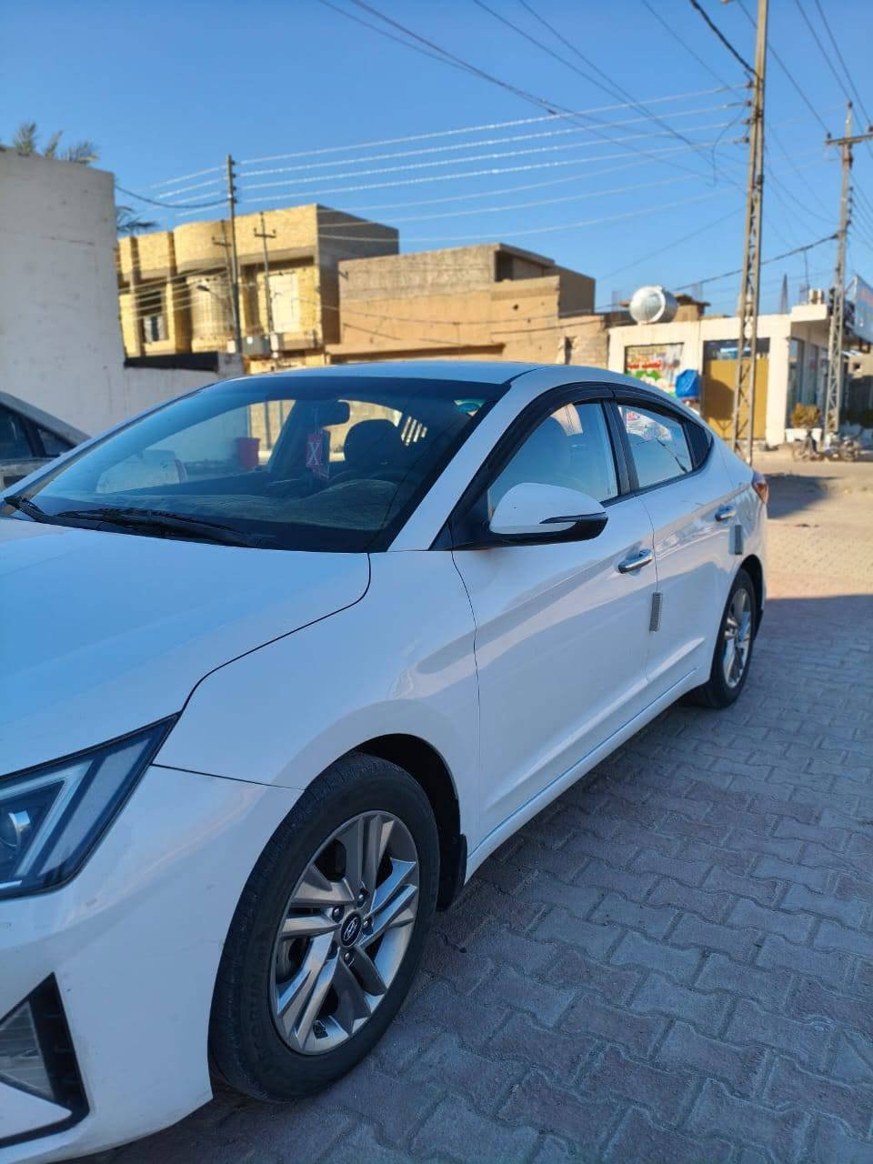 السلام عليكم إلنترا خليجي للبيع موديل
2019 بيها جاملغ خلفي فقط وطختين ع كد شبر 
عارضها 140 وبيها مجال بسيط 
***********
***********بي واتساب
