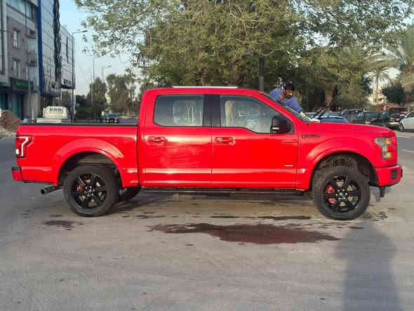 فورد F150 xlt محرك ٢٧٠٠ توربو
 ايكو بوست فول حلوة مواصفات 
ماشية ١٠٠ الف كيلو تقريبا عالية 
باب طويل بدي قصير شاشة كبيرة 
حساسات وكاميرا
محرك كير واير بشرط مامفتوح 
سيارة حيل نظيفة كلشي عل بلاد جديد 
سنوية هزة كلشي جديد مدفوع لـ
باسمي السنوية بشرط تحويل وغرامـة
سيارة مابيـها دينار مصرف كامل من كل نواحي
الضرر ٣ قطع بارد جاملغ سايق بارد بنيد
 جاملغ عكس سايق مبدل
رقم صاحب سيارة ***********

